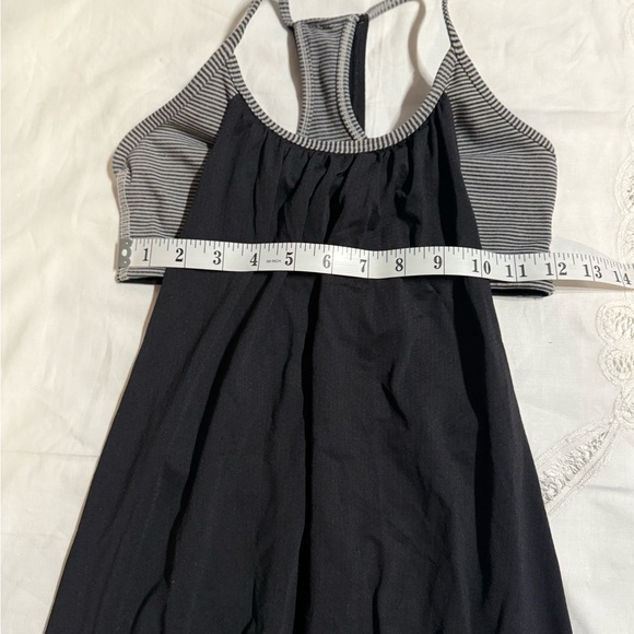 Stylish Black and Gray Lululemon top #125 - Picture 4 of 7